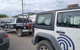 Vehículos oficiales de la Fiscalía de Jalisco y policía de Vallarta