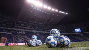 Balones apilados en el Estadio Cuauhtémoc durante la Jornada 3 del Clausura 2026.