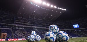 Balones apilados en el Estadio Cuauhtémoc durante la Jornada 3 del Clausura 2026.