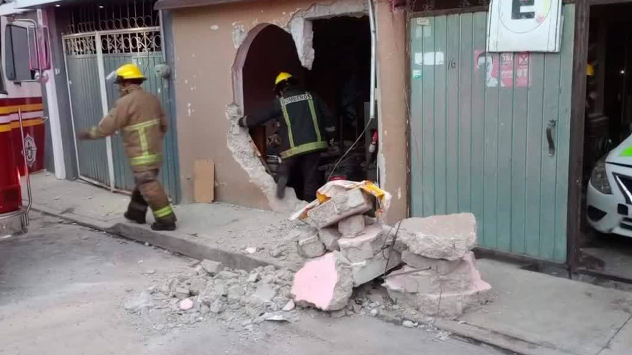 Una explosión por presunta acumulación de gas doméstico se registró en una vivienda de la colonia Industrial, en Tulancingo, Hidalgo.