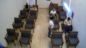 Una mujer ingresa de manera violenta a una capilla de adoración de la colonia San Nicolás, para exigir dinero bajo amenazas.