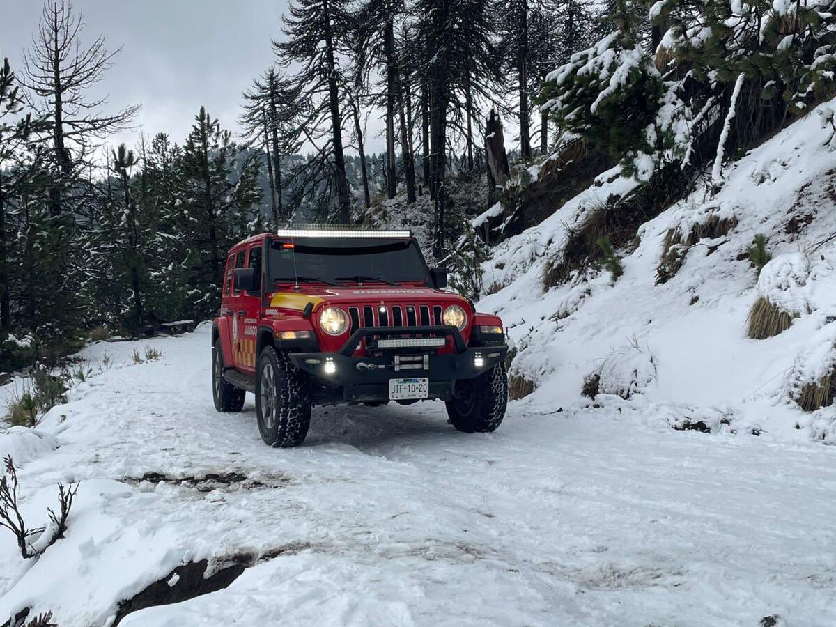 Nieve cae en el Nevado de Colima y abastece con agua.