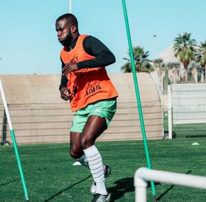 Kevin Balanta en un entrenamiento con Santos