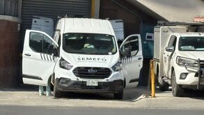 Unidad de Semefo afuera de Hospital.