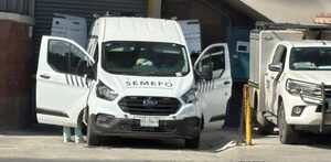 Unidad de Semefo afuera de Hospital.