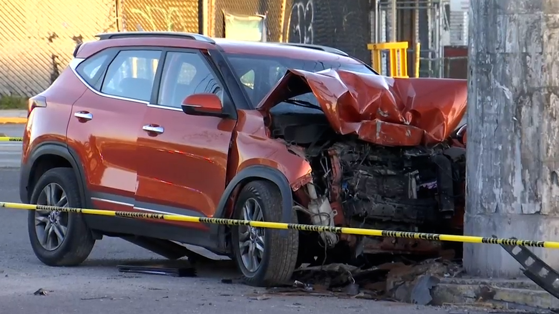 Una noche de fiesta terminó en tragedia en Monterrey cuando cuatro jóvenes de 22 años se estrellaron contra una torre de alta tensión.