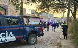 Patrulla de la policía de Tonalá y personas de fondo