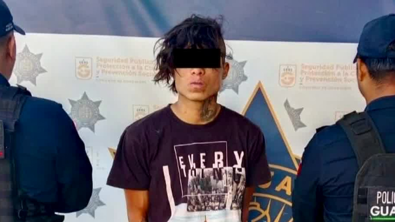 Policías de Guadalupe detuvieron a Adrián “N”, de 26 años, en la colonia Ignacio Allende, tras hallarle siete dosis de una sustancia similar al cristal.