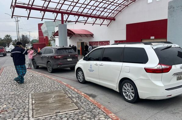 A simple vista, el cuerpo del joven que murió en el área de urgencias de la Cruz Roja de Saltillo no presentaba lesiones.