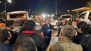 Protesta de operadores de grúas en avenida Lincoln.