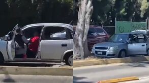Una mujer se colgó de un auto en movimiento en Puebla, para evitar que se lo robaran.
