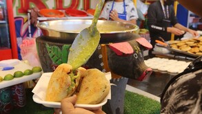 Desde antojitos mexicanos hasta platillos con un toque internacional, la feria ofrece opciones para todos los gustos y presupuestos.