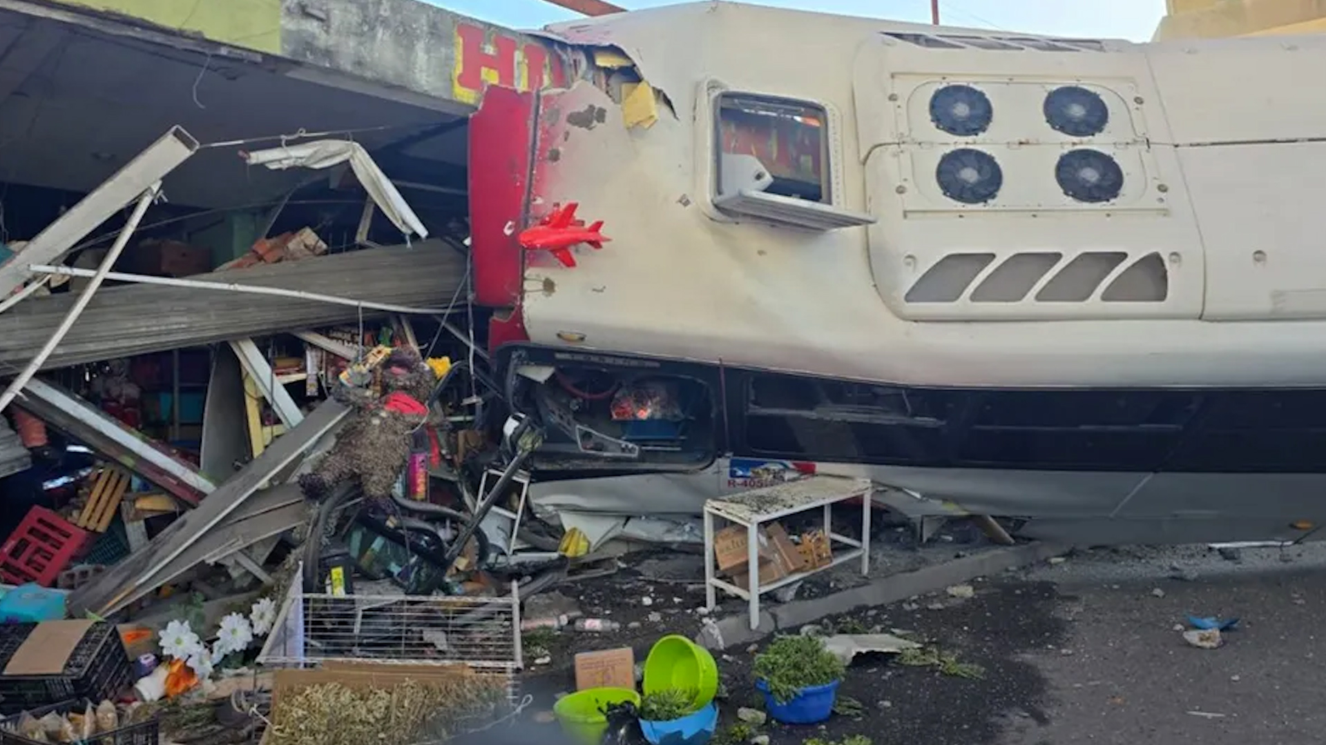 El representante legal de la Ruta 405, informó que ya se realizó la denuncia correspondiente y están en la espera de información.