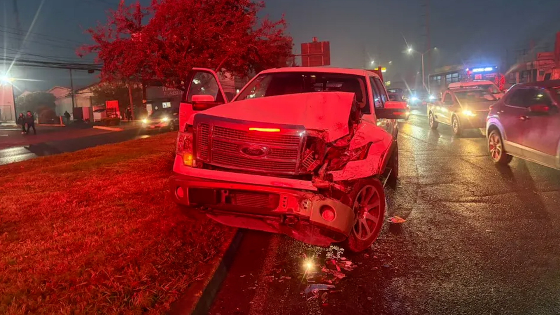 No se reportan heridos en el choque de tres vehículos sobre el Boulevard Gustavo Díaz Ordaz.