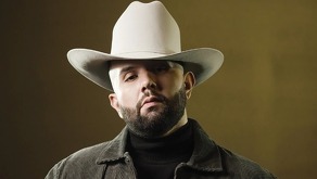 Carín León tenía dos fechas programadas para presentarse en el Palenque de la Feria de León, sin embargo, tuvieron que ser reprogramadas.