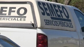 Semefo atendiendo el reporte de una menor sin vida por suicidio en Rodeo, Durango.