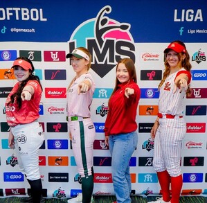 Jugadoras de la Liga Mexicana de Softbol en el Media Day.