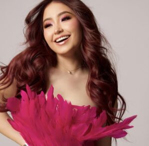 Mafer Chavana modelando