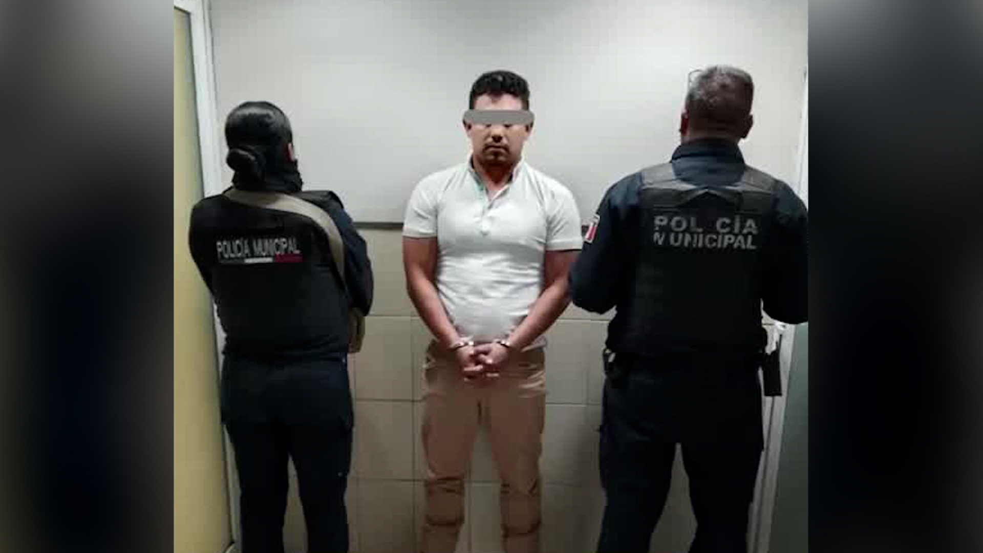 Policías del municipio de Tultitlán auxiliaron a las víctimas y detuvieron al agresor.
