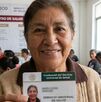 Persona tramitando credencial del servicio universal de salud