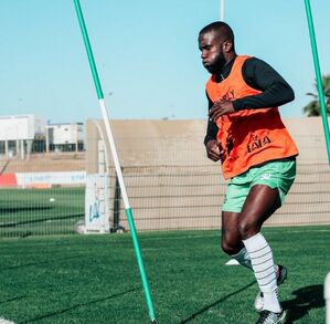 Kevin Balanta en un entrenamiento con Santos