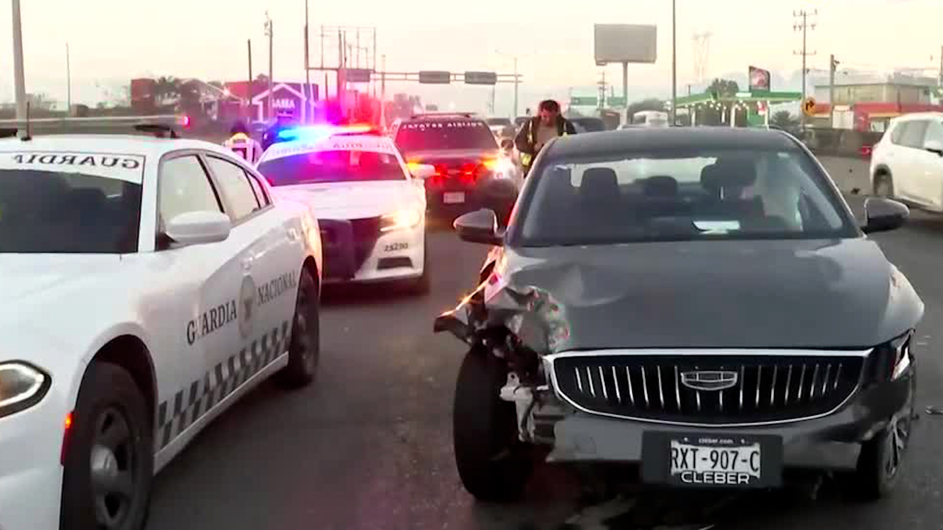 El conductor responsable del accidente se dio a la fuga. Servicios de emergencia tendieron a la víctima.