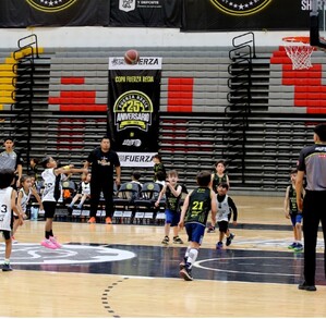 Partido de academias infantiles en la Arena Mobil.