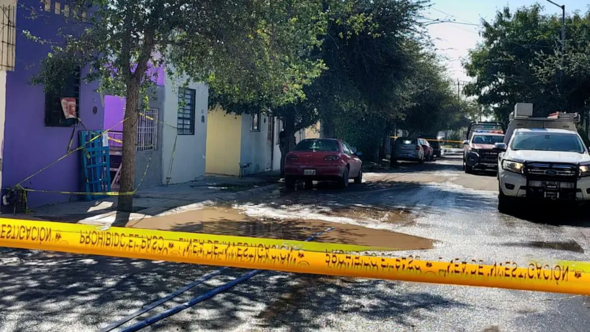 La Fiscalía General de Justicia realiza un cateo en el domicilio donde la noche del martes fue asesinada a tiros una pareja en el municipio de García.