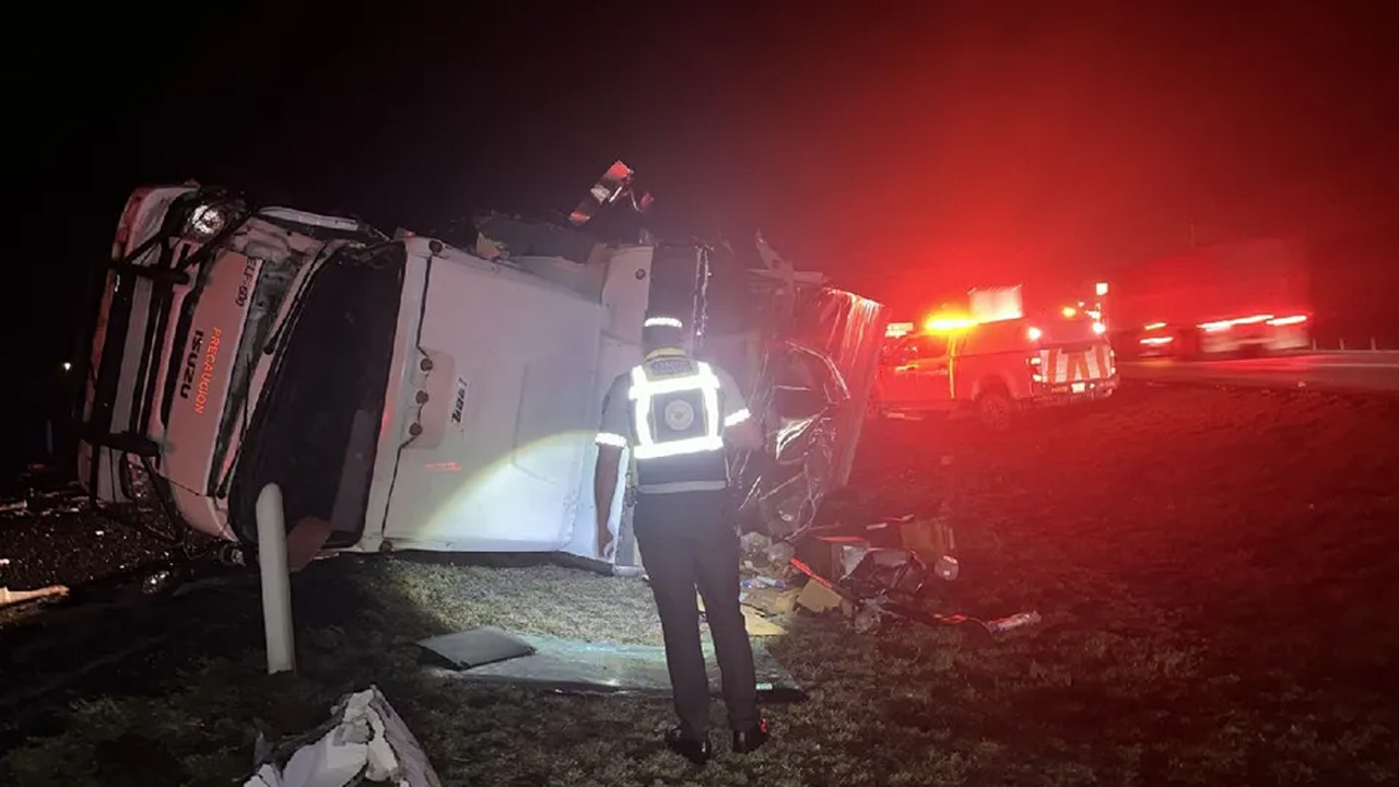 Un choque por alcance entre dos tráileres ocurrió la noche del miércoles en la carretera a Saltillo, a la altura del kilómetro 40, en Santa Catarina.