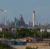 Flamas de quemadores de gases en la refinería Amuay en Los Taques, Venezuela