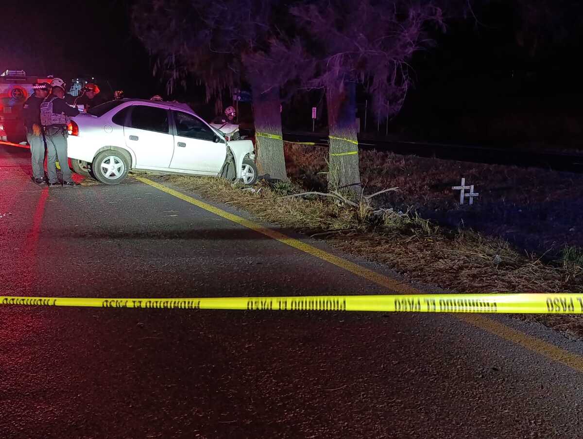 Choque en Zapopan culmina con la muerte de una joven al quedar prensada.