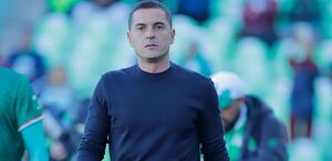 Francisco Rodríguez dirigiendo a Santos Laguna