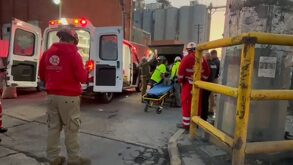 Hombre herido en ambulancia en Monterrey.