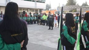 Padres de familia retienen a maestro por abuso a una alumna en Puebla.