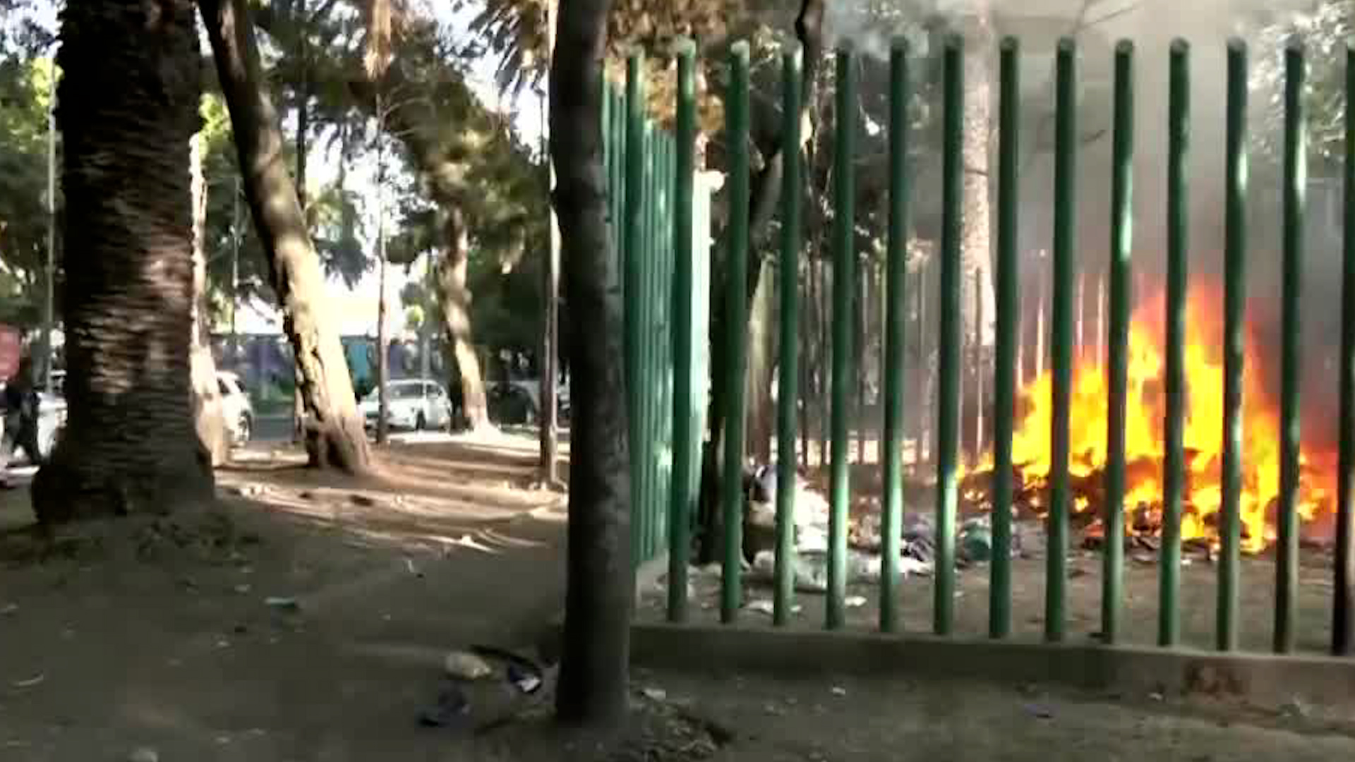 La quema de basura por parte de un grupo de personas en situación de calle provocó el siniestro.