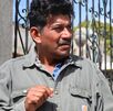 Hombre de edad adulta habla sobre el caso de Lidya Valdivia, joven desaparecida en Puebla.