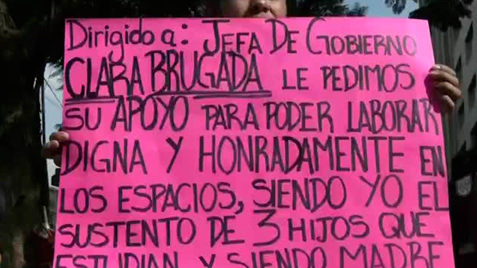 La Secretaría de Gobierno llegaron a la zona para solicitar el retiro de los comerciantes, sin embargo, ellos aseguran tener los permisos correspondientes.