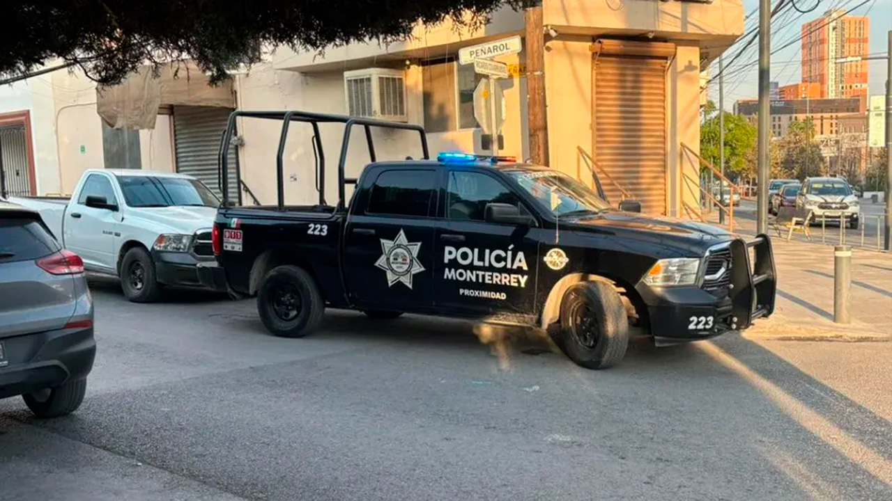 Un hombre fue asaltado en la colonia Estadio, en Monterrey, luego de cobrar un cheque en un banco. El robo ocurrió cuando intentaba comprar comida.