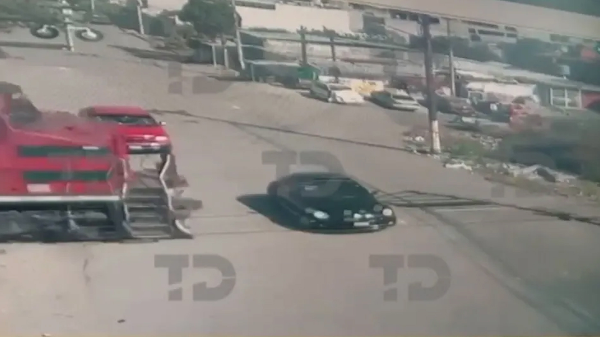 El vehículo intentó ganarle al pasó a la locomotora, situación que ocasionó el accidente.