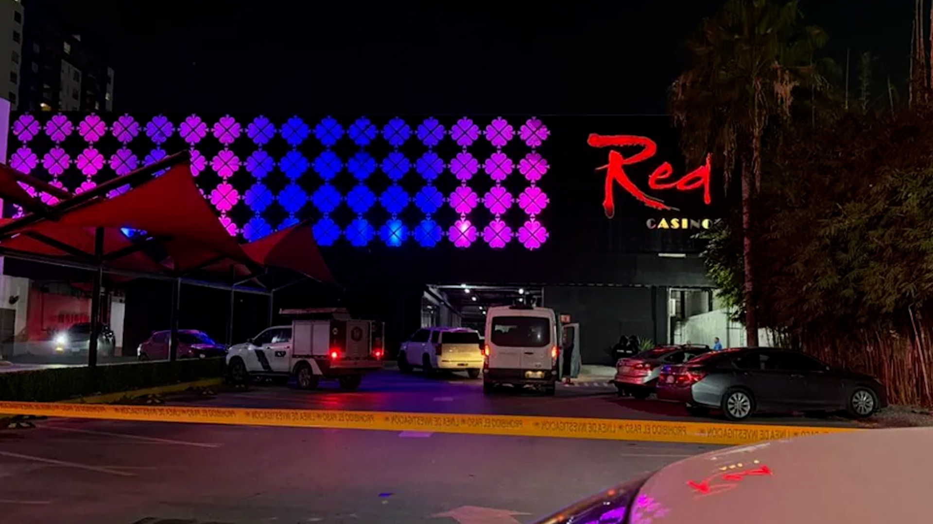 Algunos de los establecimientos fueron asegurados por elementos de la Fiscalía General de Justicia de Nuevo León.