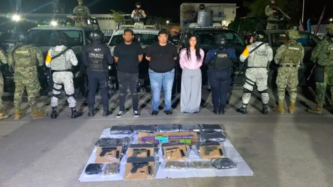 Un operativo permitió la detención de dos hombres y una mujer presuntamente vinculados al tráfico de armas para La Barredora.