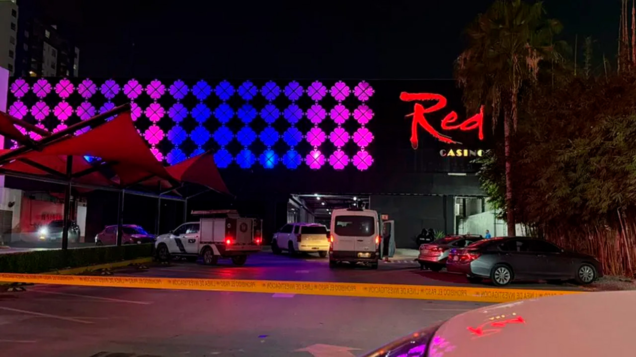 La Fiscalía de Nuevo León realizó cateos simultáneos en al menos tres casinos de Monterrey y Escobedo.