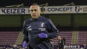 Radja Nainggolan jugando para su nuevo equipo en la Segunda División de Bélgica.