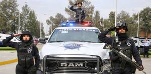 Elementos de la Guardia Civil y patrulla