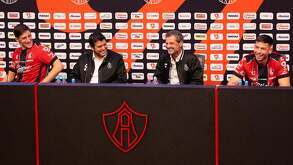 Presentación de Manuel Capasso y Rodrigo Schlegel como refuerzos del Atlas para el Torneo Clausura 2026.