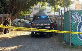 Patrulla de la policía de Guadalajara, policías a los lados