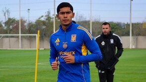Francisco Reyes, nuevo jugador de Tigres en 2026, realizando su primer entrenamiento con el equipo felino.