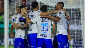 Jugadores de Rayados celebrando un gol marcado ante Mazatlán en la Jornada 3 de la Liga MX.