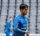 Oliver Torres en el partido de entrenamiento con Rayados .