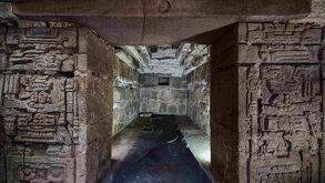 interior de la tumba zapoteca descubierta por el inah en huitzo, oaxaca